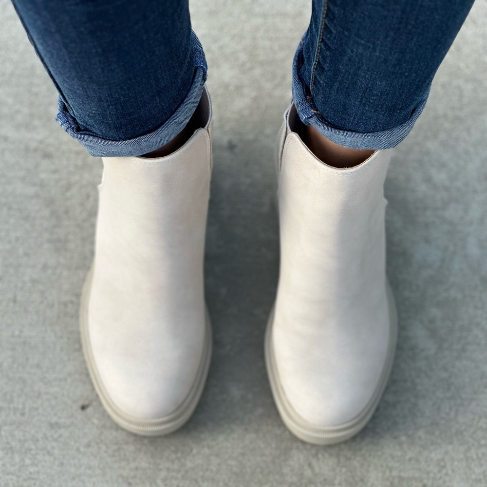 Nude chunky lug sole platform boot - Picture 7 of 9
